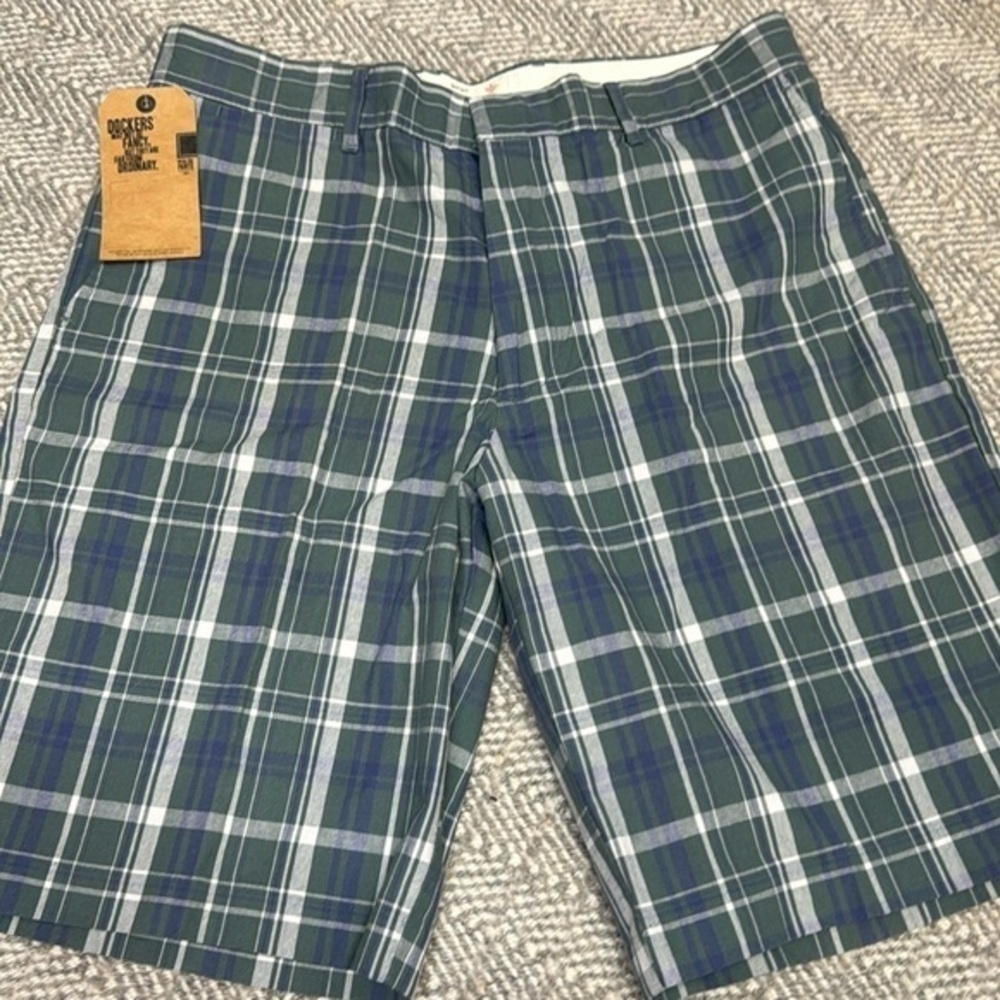 NWT Dockers D2 straight fit khaki flat front plaid shorts size 32